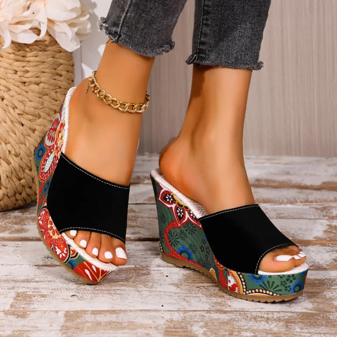 Sandale Wedge Momount Damă – Slide Platformă din Piele Întoarsă cu Imprimeu Floral Boho