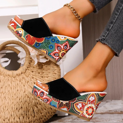 Sandale Wedge Momount Damă – Slide Platformă din Piele Întoarsă cu Imprimeu Floral Boho