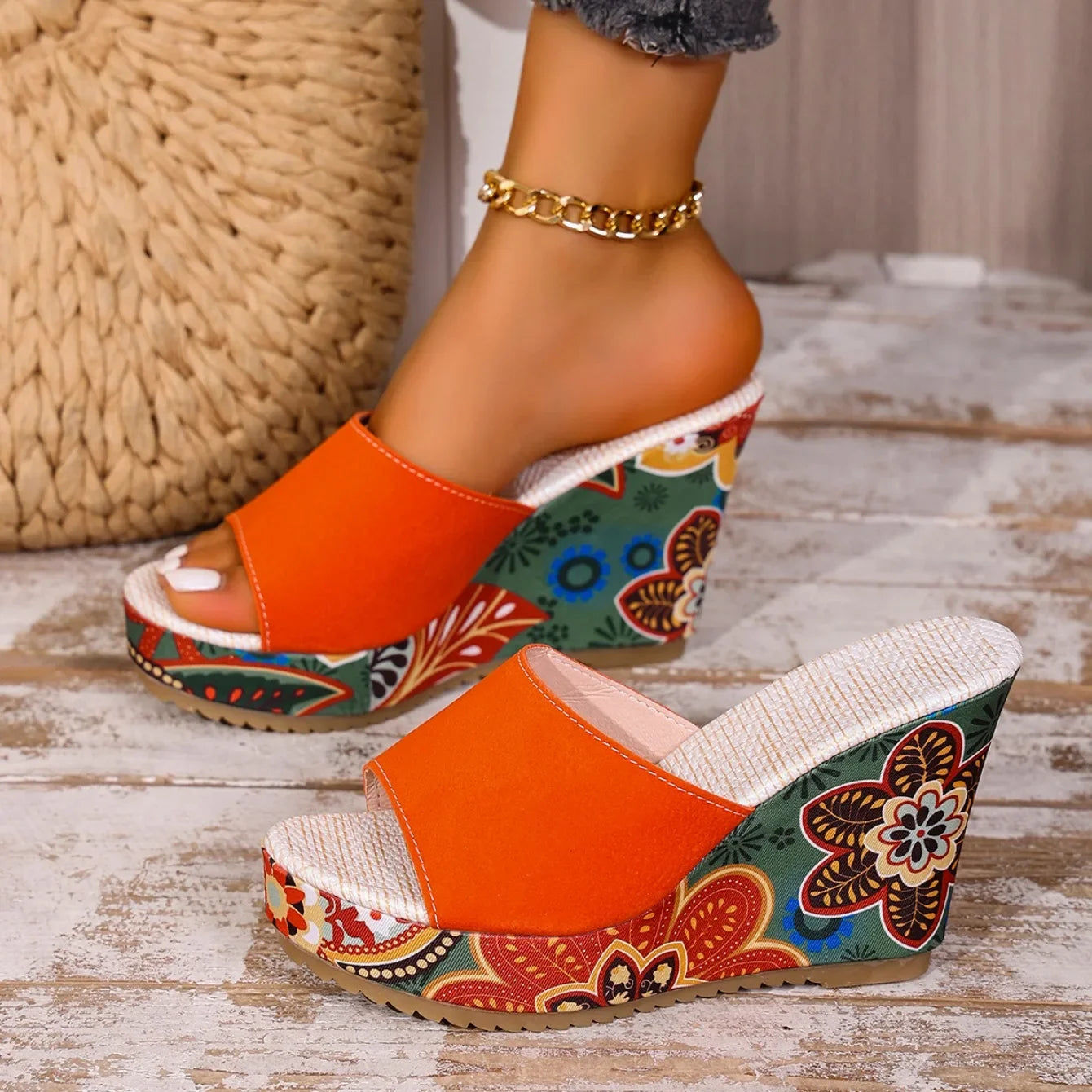 Sandale Wedge Momount Damă – Slide Platformă din Piele Întoarsă cu Imprimeu Floral Boho