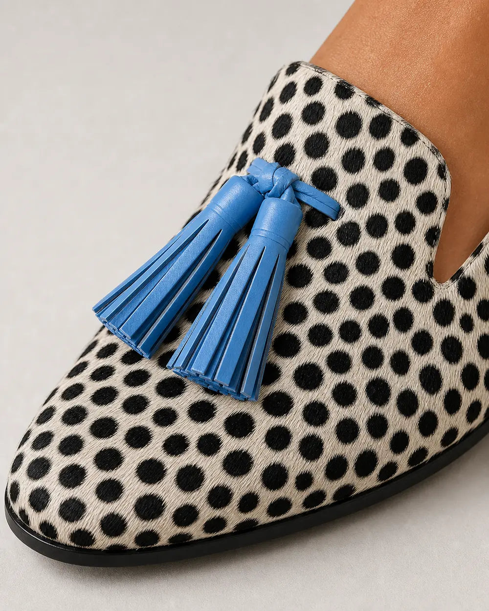 Mocasini animal print de damă cu ciucuri albaștri — imagine de produs 6