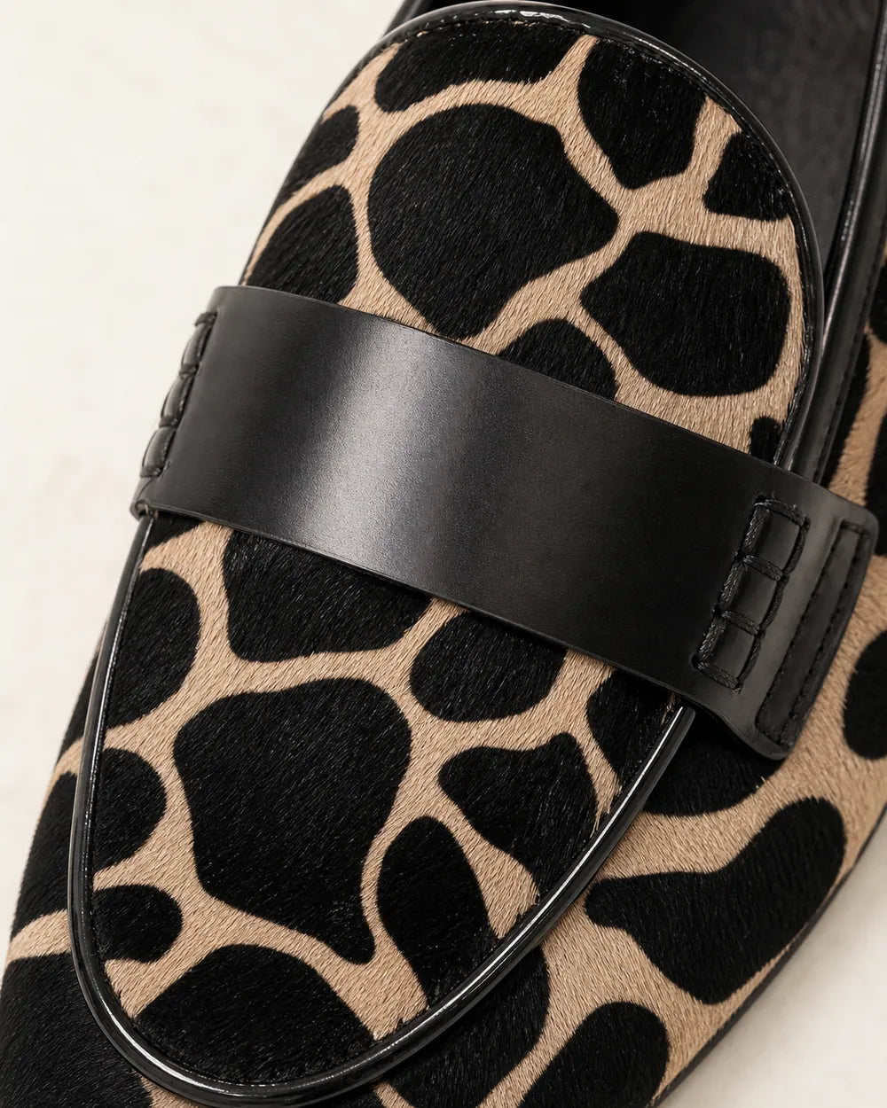Mocasini animal print de damă cu bordură neagră — imagine de produs 6