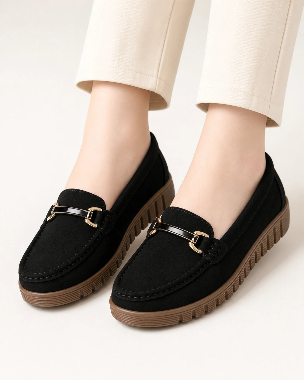 Mocasini bej de damă cu talpă chunky și accesoriu auriu — imagine de produs 10