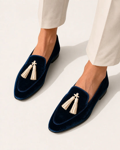 Mocasini bleumarin de damă cu textură catifelată și ciucuri — imagine de produs 5