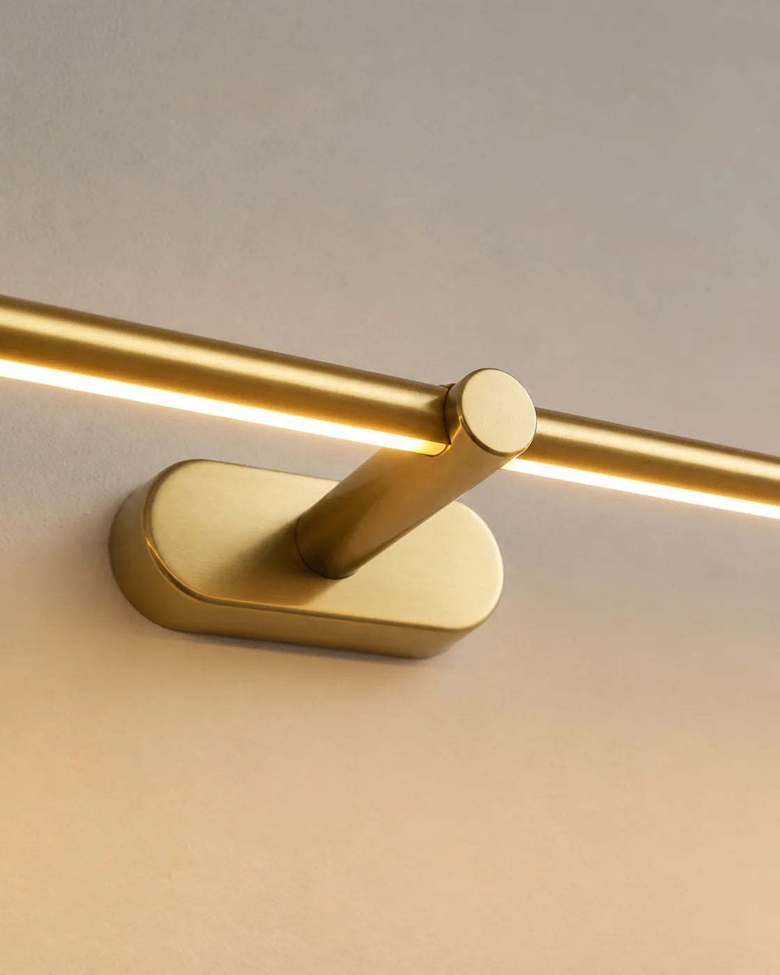 Linear LED Wall Lamp – close-up of brushed gold mount