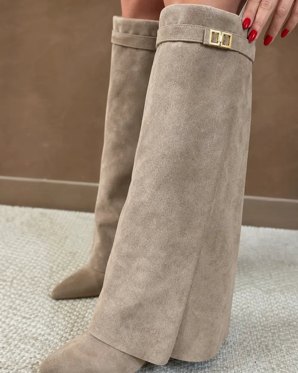 Momount Women Gold-Buckle Knee-High Boots – Pointed Toe, Hidden Wedge, beige, construction detail.
