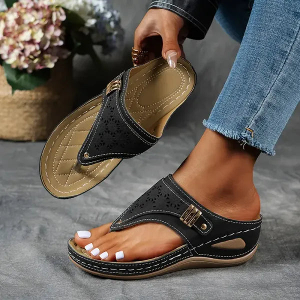 Sandale Wedge Ortopedice Momount Damă – Negre Tăiate Laser, Thong de Vară