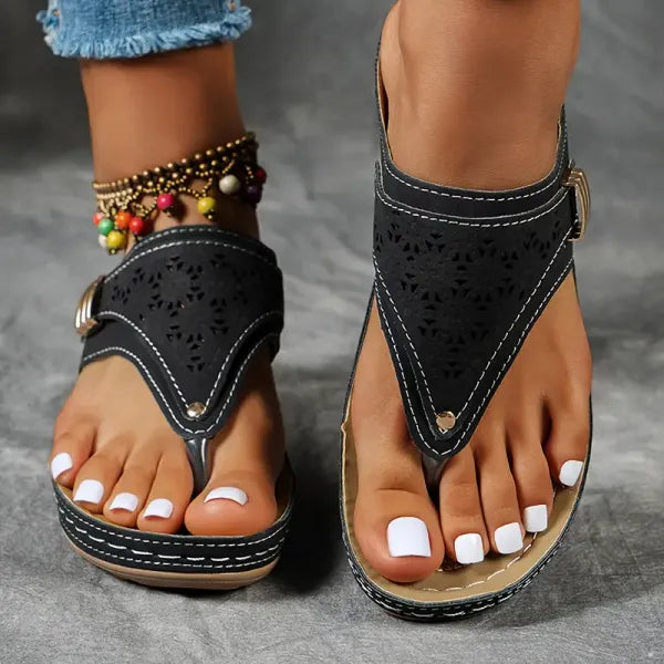 Sandale Wedge Ortopedice Momount Damă – Negre Tăiate Laser, Thong de Vară