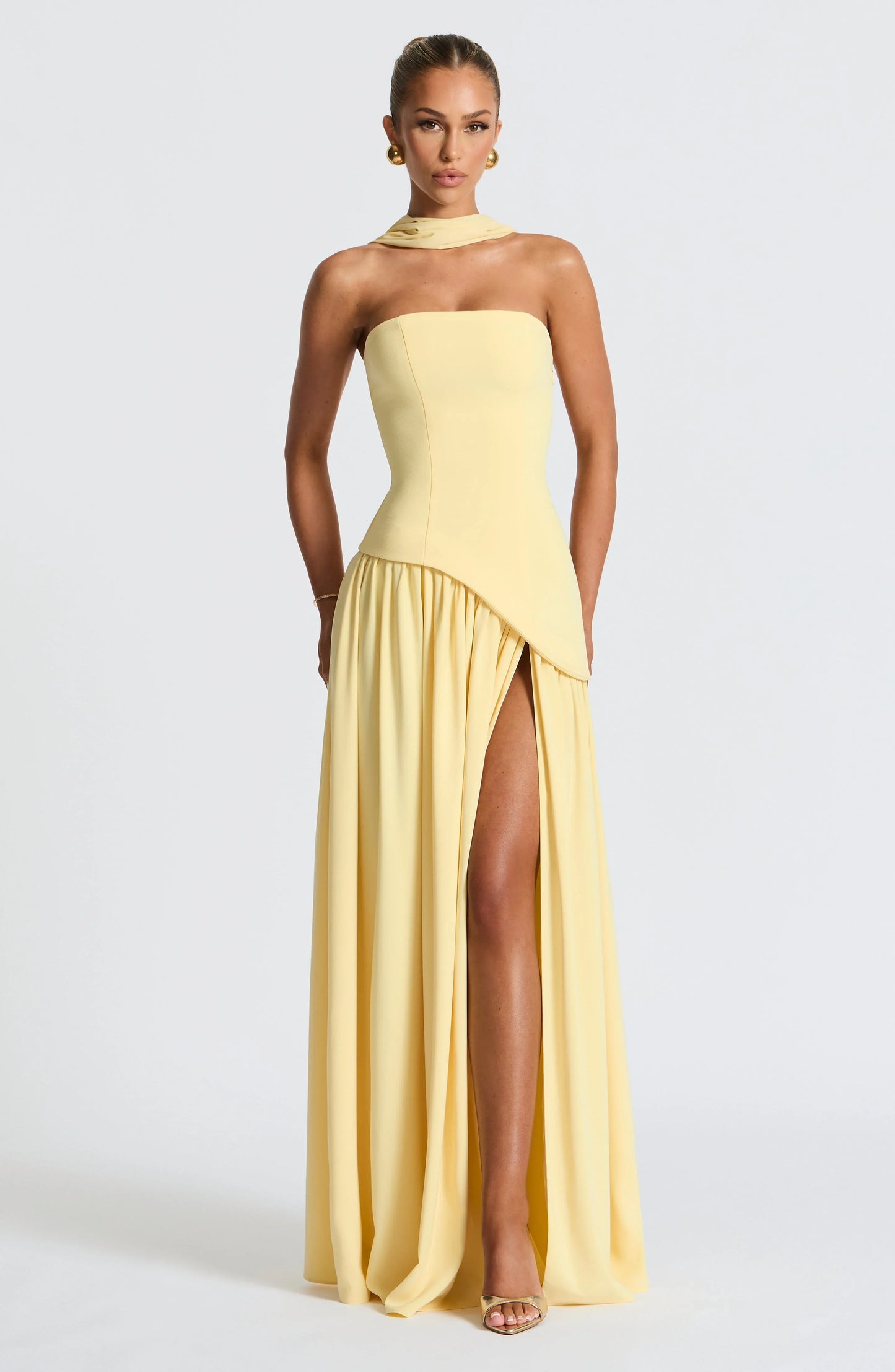 Calista | Rochie Maxi Eleganta Bustieră cu Detaliu Eșarfă și Despicătură