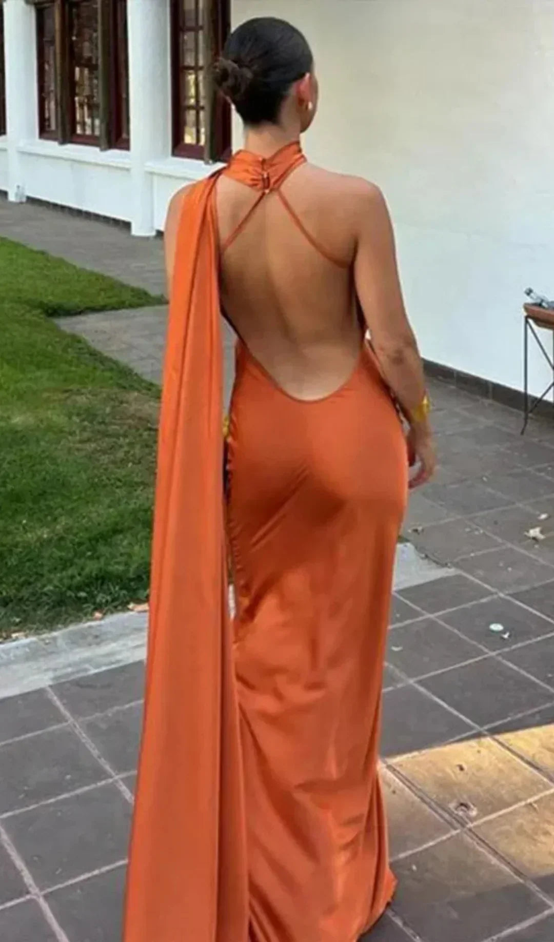 Ottavia | Rochie Maxi de Seară din Satin Drapat pe Un Umăr cu Cape