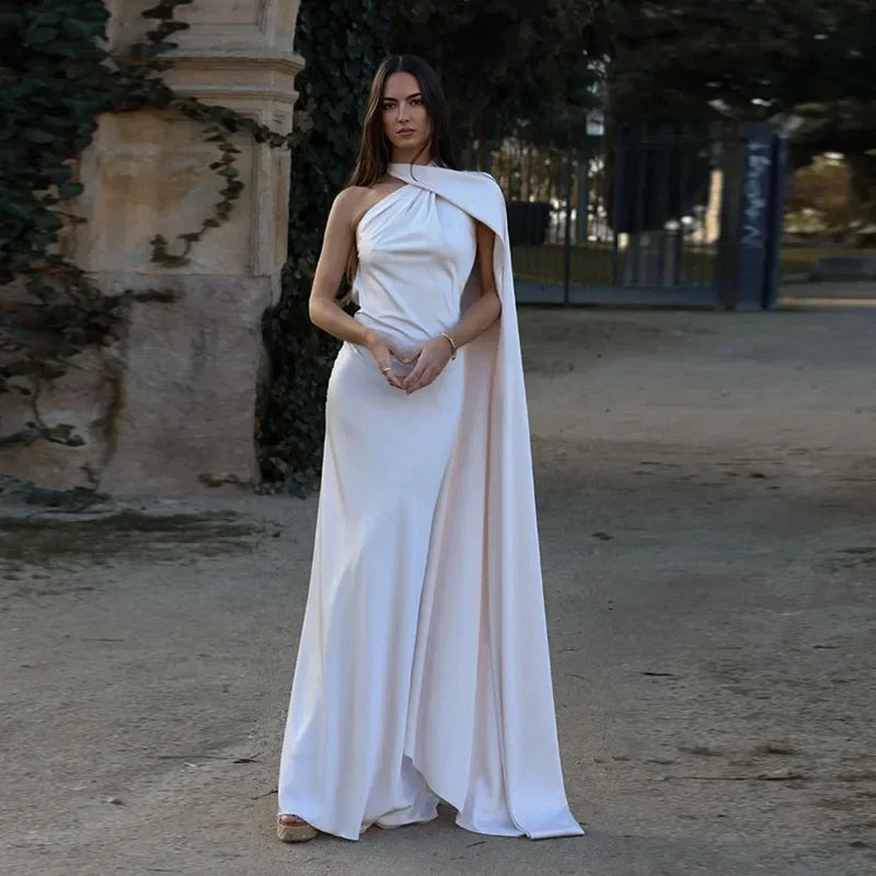 Ottavia | Rochie Maxi de Seară din Satin Drapat pe Un Umăr cu Cape