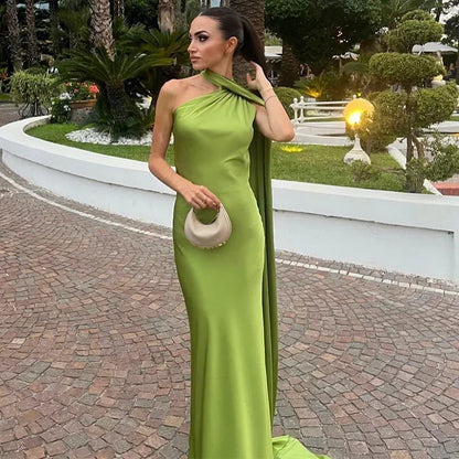 Ottavia | Rochie Maxi de Seară din Satin Drapat pe Un Umăr cu Cape