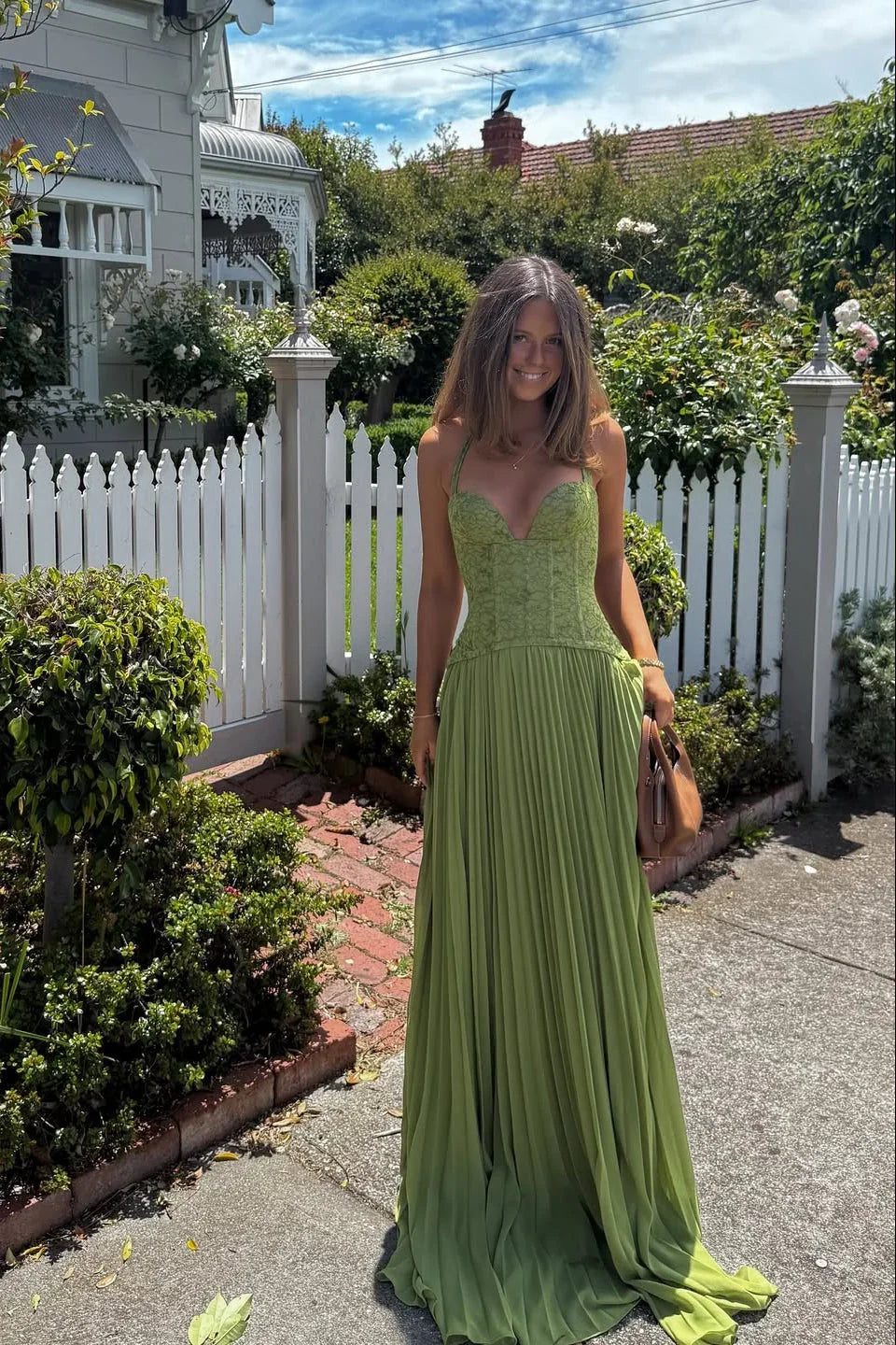 Cosima | Rochie Maxi Elegantă de Seară din Satin pe Un Umăr cu Cape