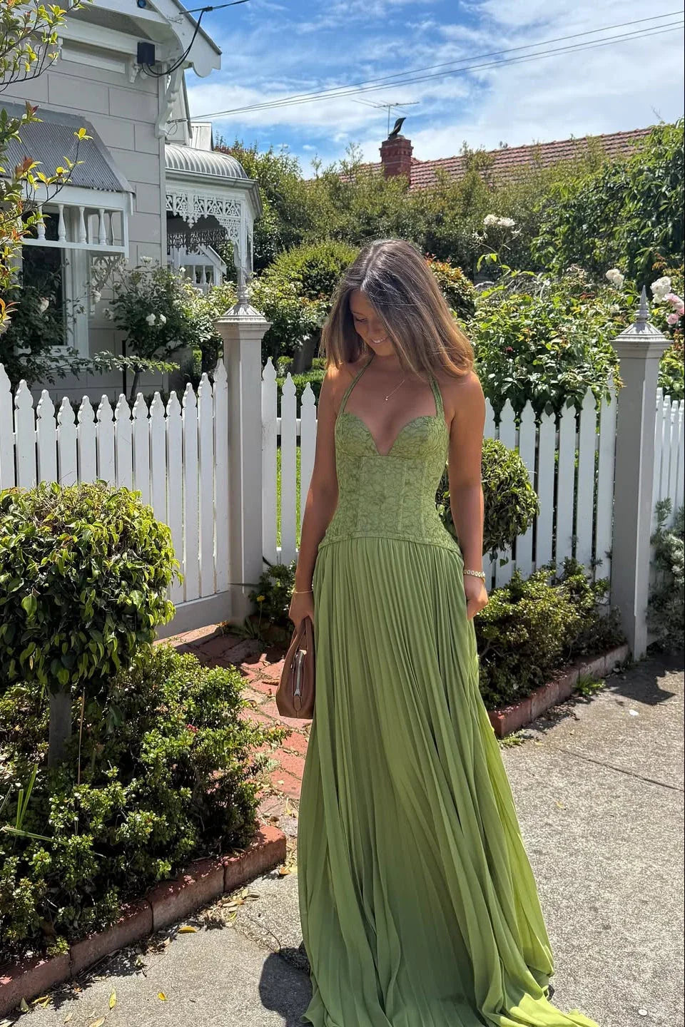 Cosima | Rochie Maxi Elegantă de Seară din Satin pe Un Umăr cu Cape