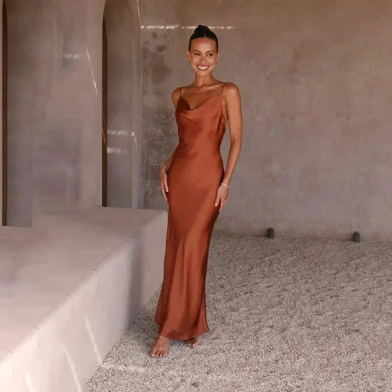 Calliope | Rochie Maxi Eleganta de Seară din Satin cu Decolteu Cowl, Croială Bias