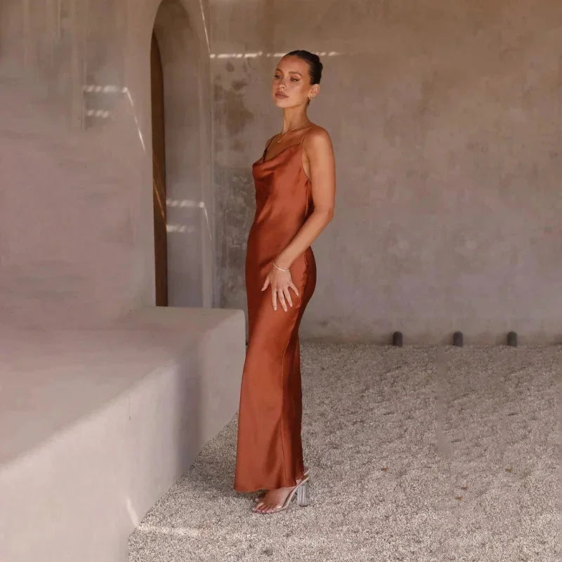 Calliope | Rochie Maxi Eleganta de Seară din Satin cu Decolteu Cowl, Croială Bias