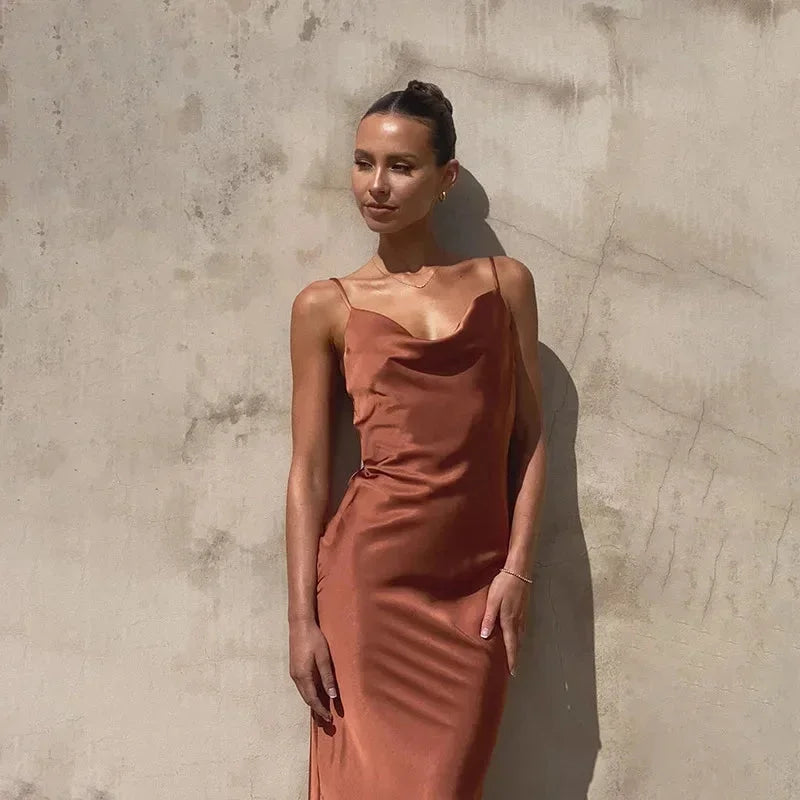 Calliope | Rochie Maxi Eleganta de Seară din Satin cu Decolteu Cowl, Croială Bias