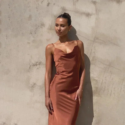 Calliope | Rochie Maxi Eleganta de Seară din Satin cu Decolteu Cowl, Croială Bias