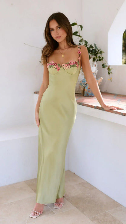 Carmelina | Rochie Maxi Romantică din Satin cu Broderie Florală, Decolteu Inima, Slip