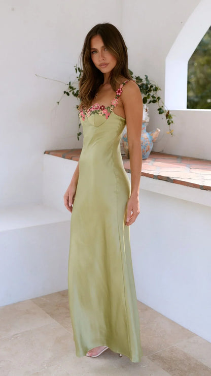 Carmelina | Rochie Maxi Romantică din Satin cu Broderie Florală, Decolteu Inima, Slip