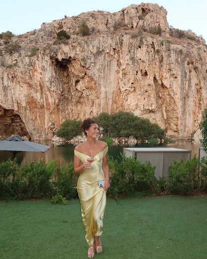 Fiammetta | Rochie Maxi Elegantă din Satin cu Umeri Goi, Mulată, de Seară