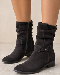 Gri închis